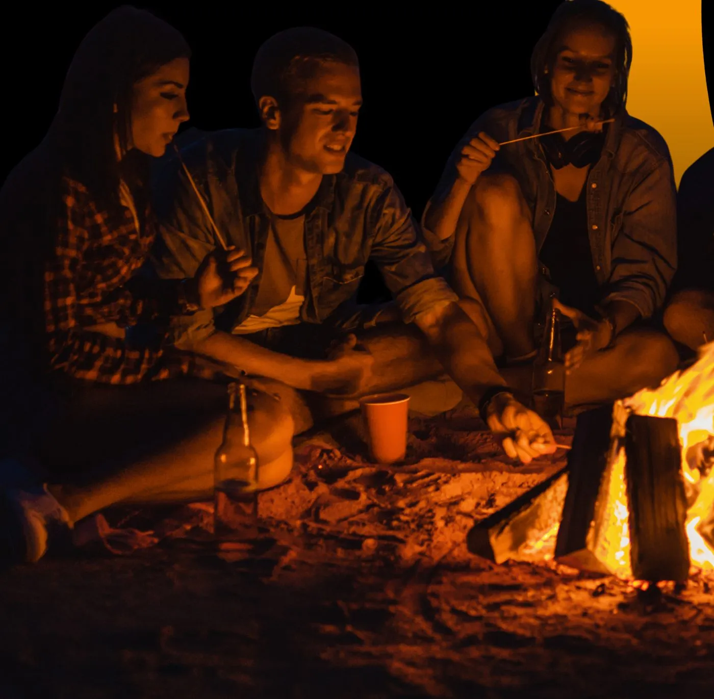 Amigos reunidos alrededor del fuego